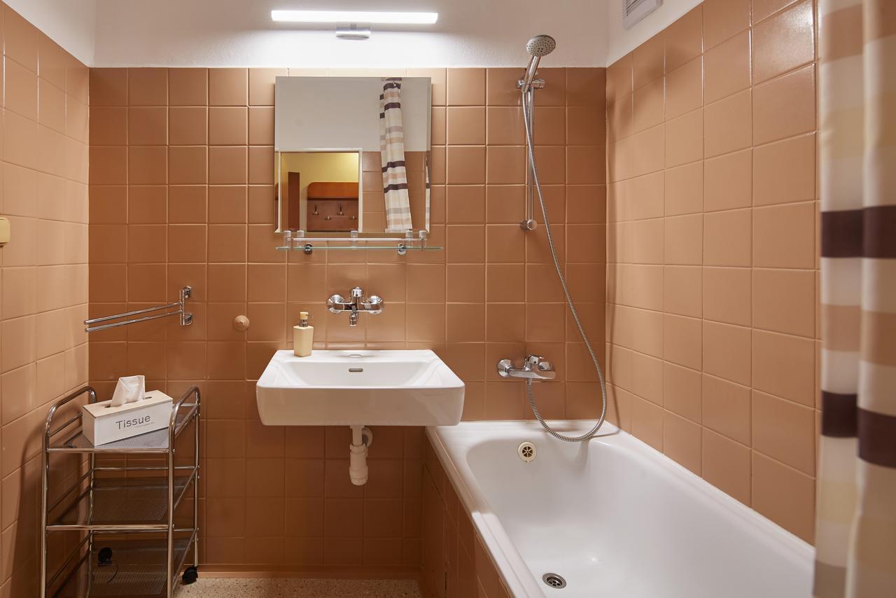 Two-Bedroom Family Room,663889152:JPEG